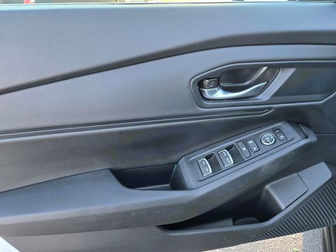 Used 2025 Honda Accord SE image 17