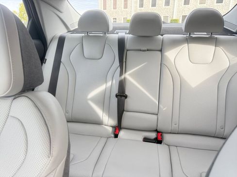 Used 2025 Hyundai Elantra Limited image 38