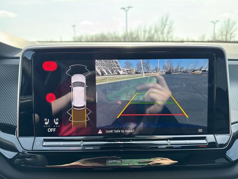 Used 2025 Volkswagen Atlas Cross Sport SEL R-Line image 20