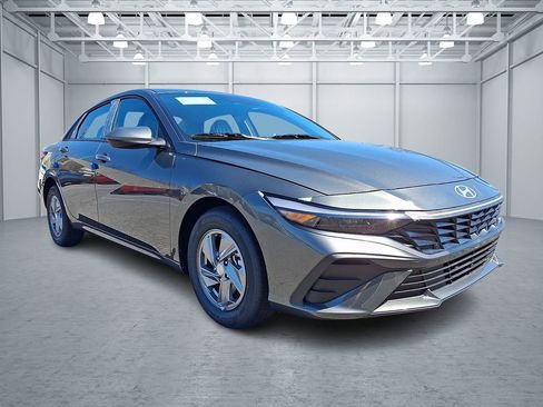 New 2026 Hyundai Elantra SE FWD image 4