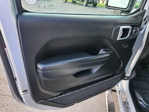 Used 2022 Jeep Gladiator Sport image 37