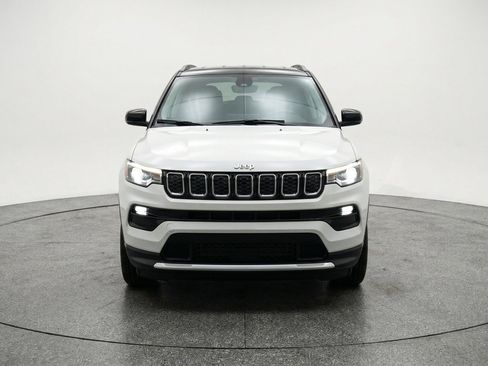Used 2025 Jeep Compass Limited AWD/4WD image 2