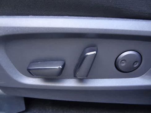 Used 2025 Nissan Pathfinder SV FWD image 7