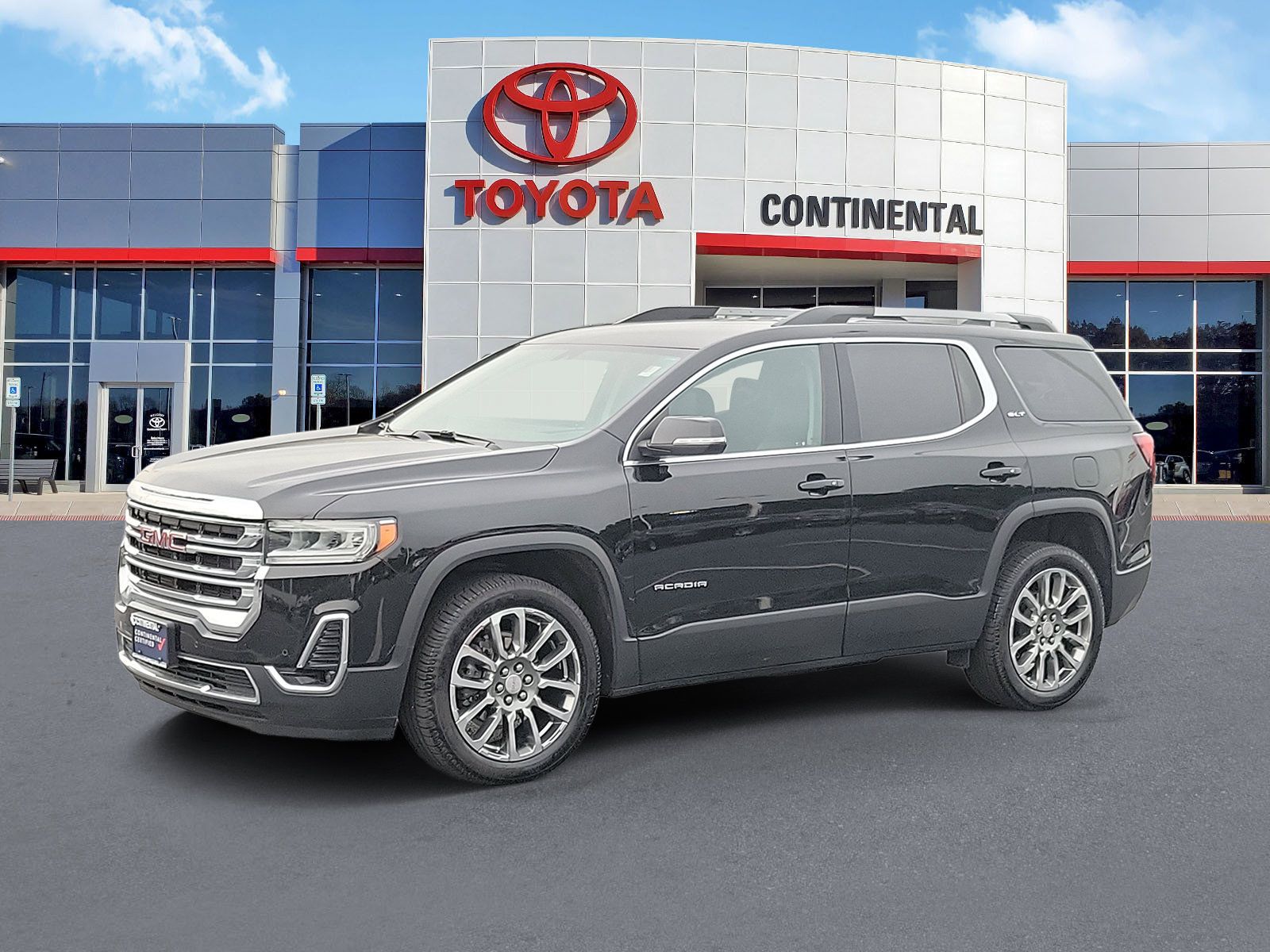 Used 2023 GMC Acadia SLT w/ Preferred Package AWD/4WD image 3