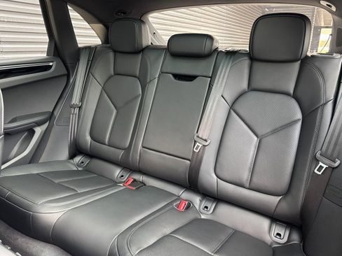Certified 2025 Porsche Macan image 23