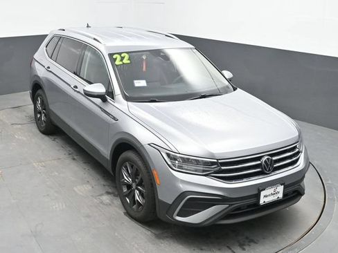 Used 2022 Volkswagen Tiguan SE FWD image 17