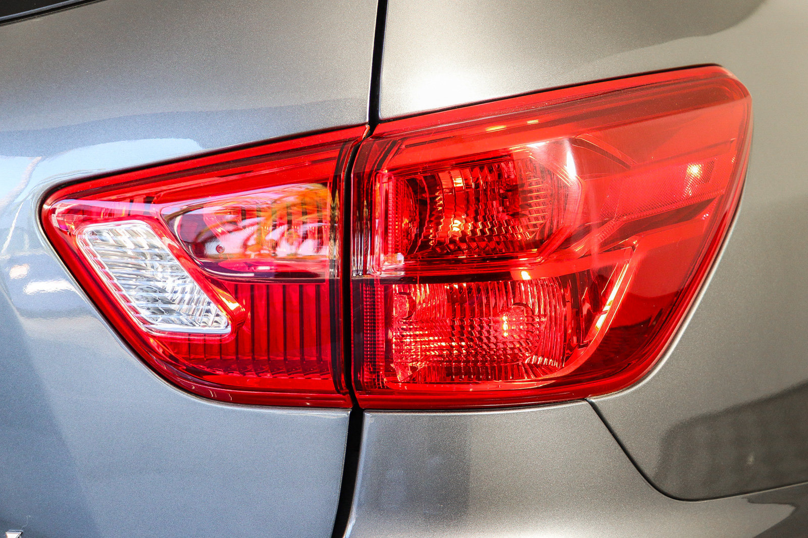 Used 2020 Nissan Pathfinder SV FWD image 9