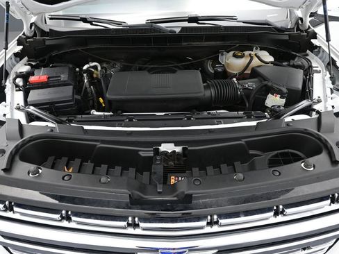 Used 2023 Chevrolet Suburban Premier image 12