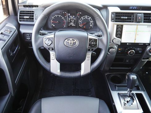 Used 2020 Toyota 4Runner SR5 Premium w/ Moonroof Package AWD/4WD image 17