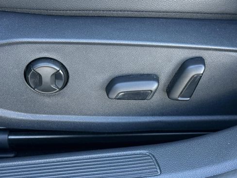 Used 2025 Volkswagen Jetta SE image 21