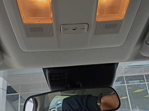 Used 2018 MAZDA MAZDA3 Sport image 32