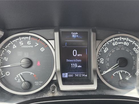 Used 2016 Toyota Tacoma SR5 w/ Towing Package RWD image 17