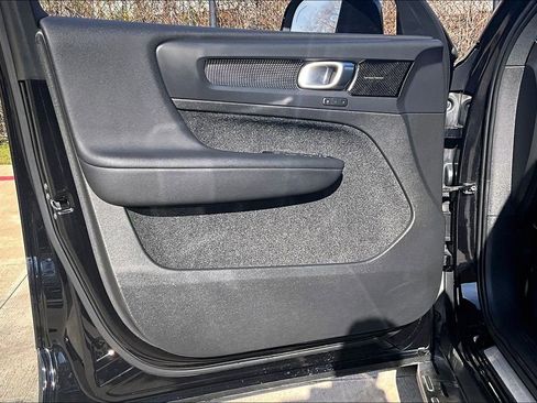 Used 2022 Volvo XC40 T5 R-Design w/ Advanced Package image 24