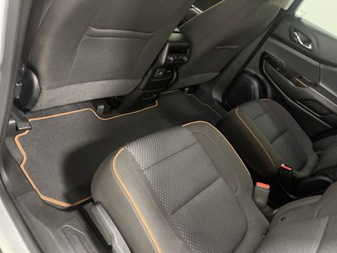 Used 2023 GMC Acadia AT4 image 17