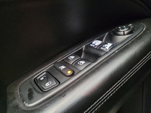 Used 2018 Jeep Compass Latitude w/ Popular Equipment Group FWD image 27