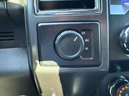 Used 2020 Ford F150 XLT w/ Equipment Group 302A Luxury AWD/4WD image 19