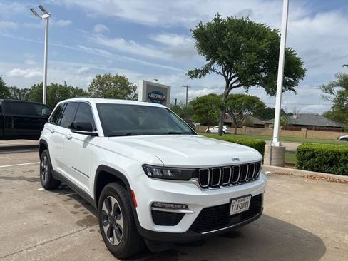 Used 2023 Jeep Grand Cherokee 4WD 4xe image 3