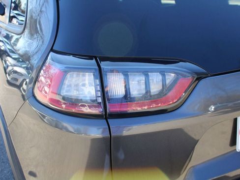 Used 2019 Jeep Cherokee Latitude Plus image 17