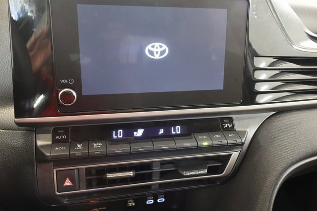 Used 2025 Toyota Camry LE FWD image 18