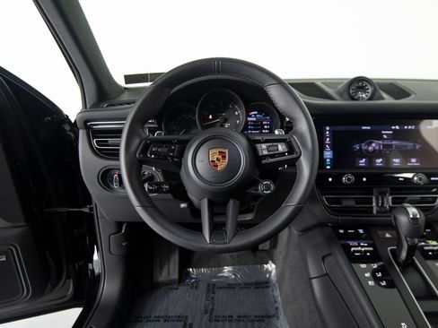 Certified 2026 Porsche Macan AWD/4WD image 18