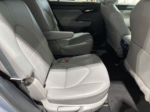 Certified 2021 Toyota Highlander XLE AWD/4WD image 20