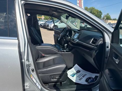Used 2017 Toyota Highlander Limited Platinum w/ Carpet Mat Package AWD/4WD image 16