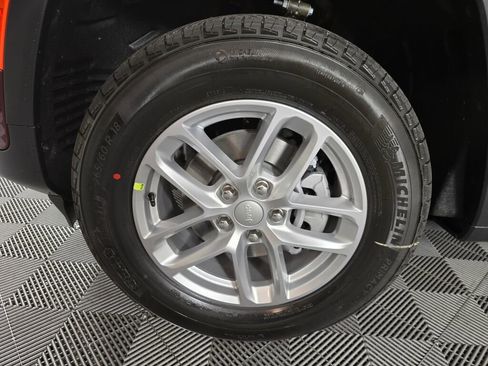 New 2025 Jeep Grand Cherokee Laredo X image 10