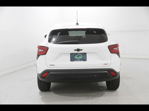 Certified 2024 Chevrolet Trax RS FWD image 19
