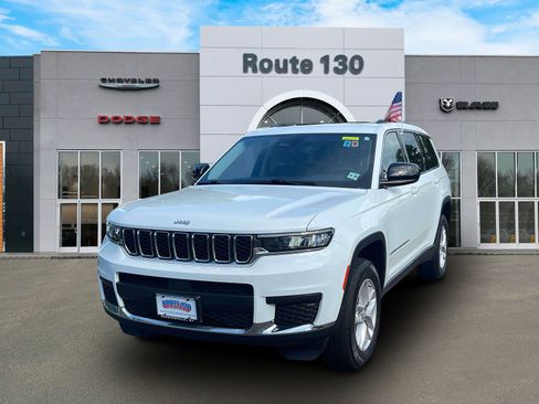 Used 2023 Jeep Grand Cherokee L Laredo w/ Luxury Tech Group I AWD/4WD image 2