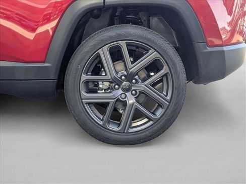 New 2026 Jeep Compass Latitude image 10