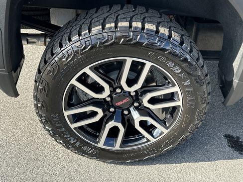 Used 2025 GMC Sierra 1500 AT4 w/ AT4 Premium Package image 18
