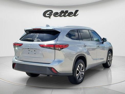 Used 2022 Toyota Highlander XLE FWD image 6