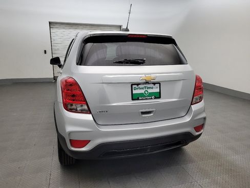 Used 2022 Chevrolet Trax LS w/ Tint and Cruise Package FWD image 6