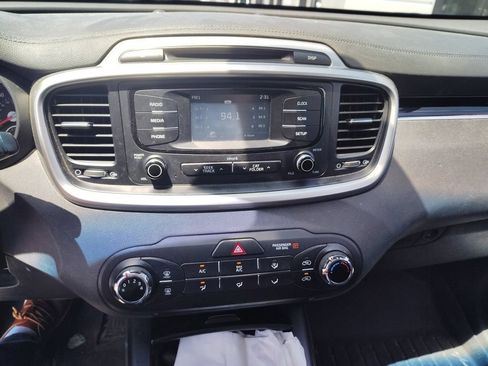 Used 2017 Kia Sorento LX FWD image 17