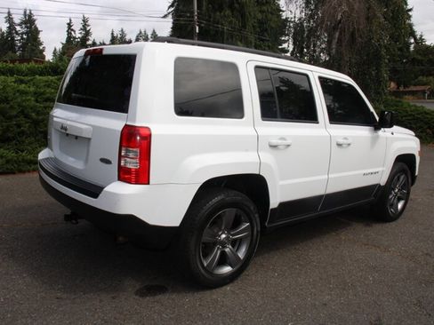 Used 2015 Jeep Patriot High Altitude AWD/4WD image 3