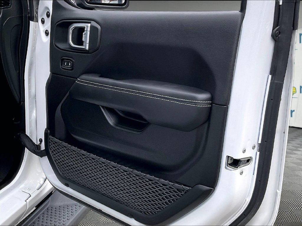 Used 2023 Jeep Wrangler Unlimited Sahara w/ Cold Weather Group AWD/4WD image 12