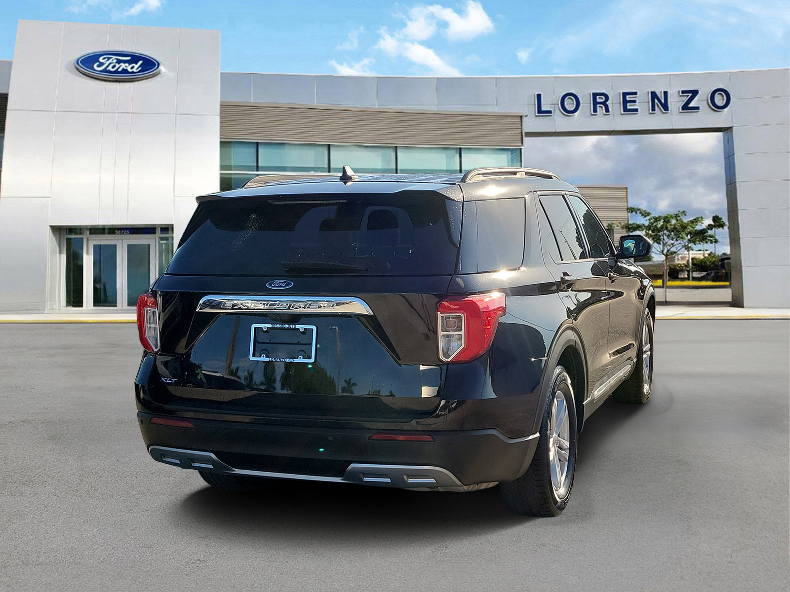 Used 2023 Ford Explorer XLT w/ Equipment Group 202A RWD image 5