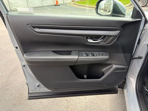 Used 2024 Honda CR-V LX image 12