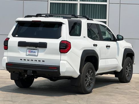 New 2026 Toyota 4Runner SR5 AWD/4WD image 4