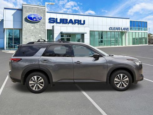 Used 2024 Nissan Pathfinder SL FWD image 7