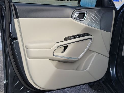 Used 2025 Kia Soul LX w/ LX Technology Package image 15