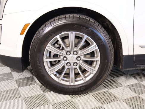 Used 2018 Cadillac XT5 Luxury w/ Driver Awareness Package image 19