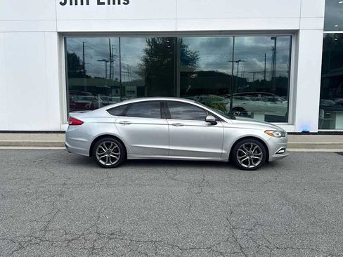 Used 2017 Ford Fusion SE w/ Equipment Group 201A FWD image 1
