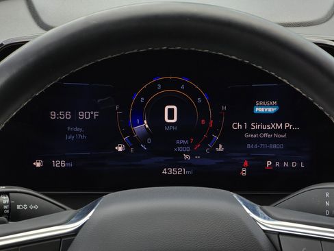 Used 2025 Chevrolet Traverse LT FWD image 15