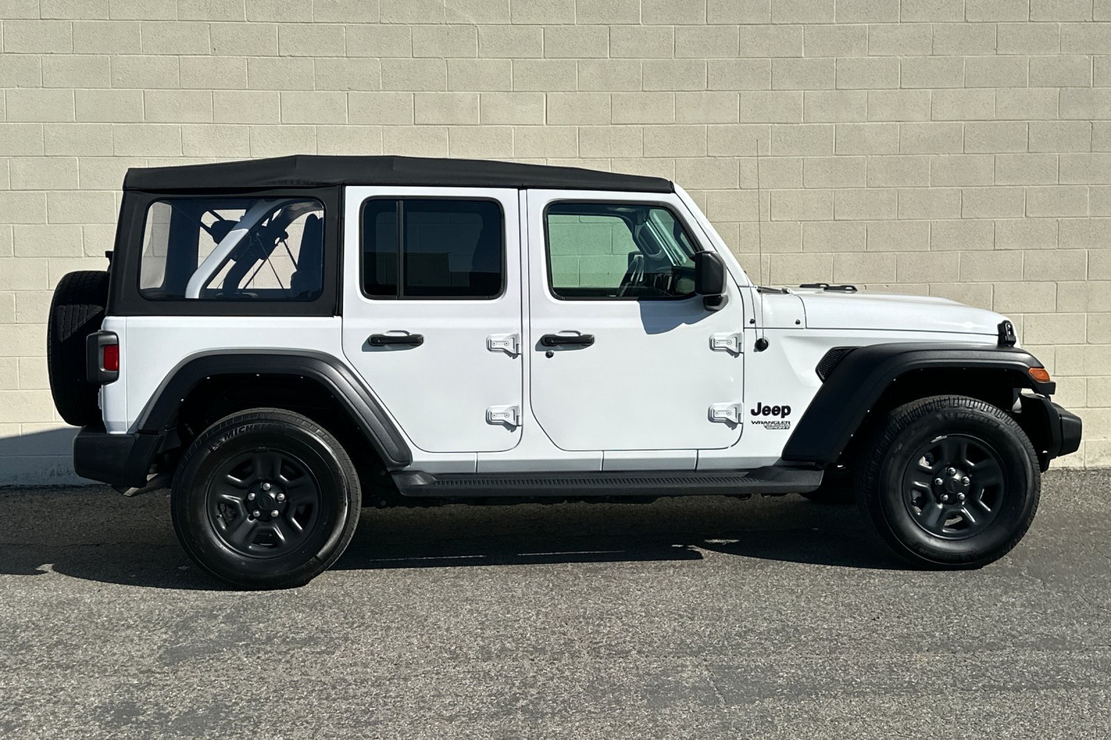 Used 2021 Jeep Wrangler Unlimited Sport AWD/4WD image 3