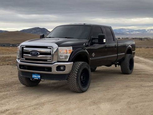 Used 2015 Ford F250 Lariat w/ Lariat Interior Package image 4