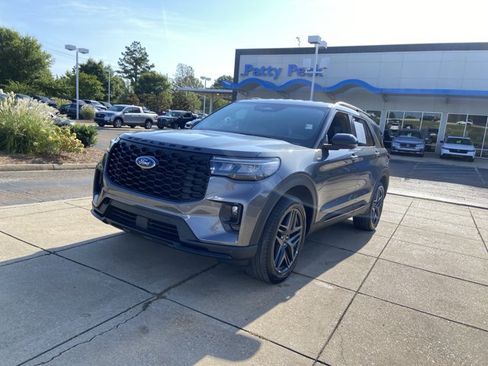 Used 2025 Ford Explorer ST-Line w/ ST-Line Street Pack AWD/4WD image 5