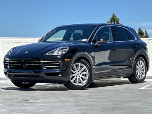 Certified 2022 Porsche Cayenne AWD/4WD image 1