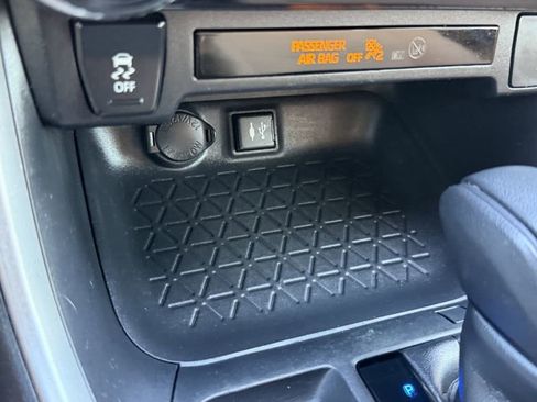 Used 2019 Toyota RAV4 LE FWD image 25