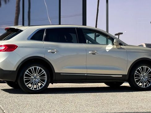 Used 2017 Lincoln MKX Reserve FWD image 13